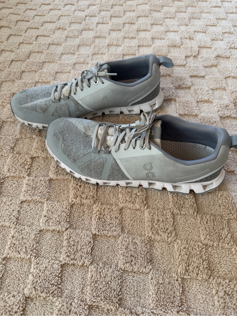 On Cloud Men’s 10.5 Gray Cloud Running Shoes Sneakers